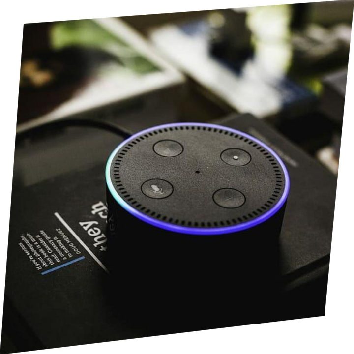 Echo Dot Amazon con Alexa nella versione nera